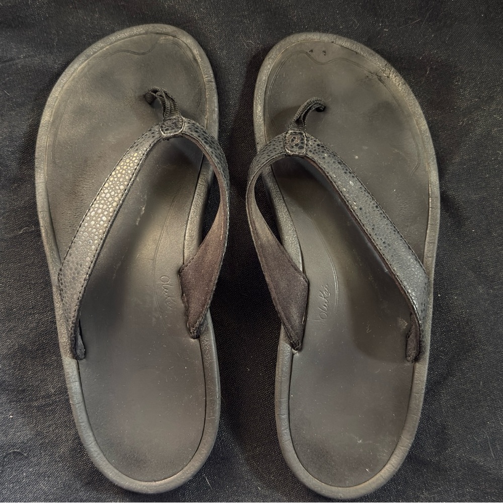 Olukai Sandals Flip Flop Thong Women's size 6 Black